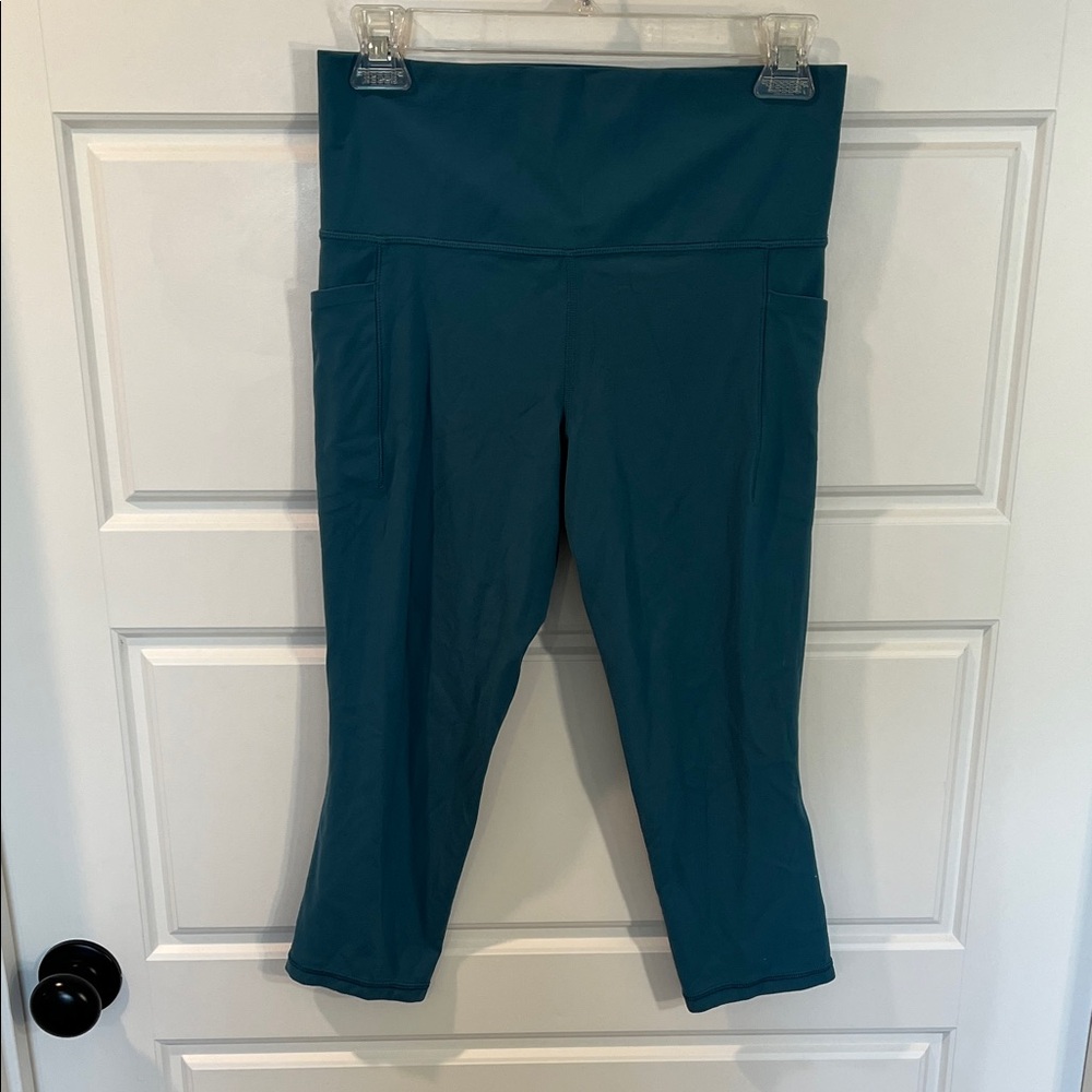 Athleta saturation stash capri Size M
